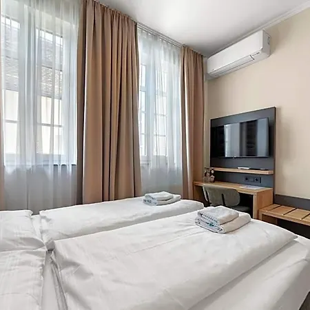 Hotel Neu - Sona Design - Center - *